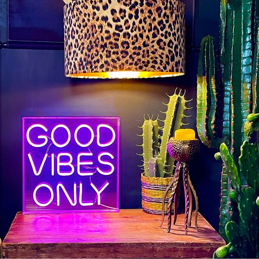 🐒My Closet Show 🐒  Like this to be notified when I go live!